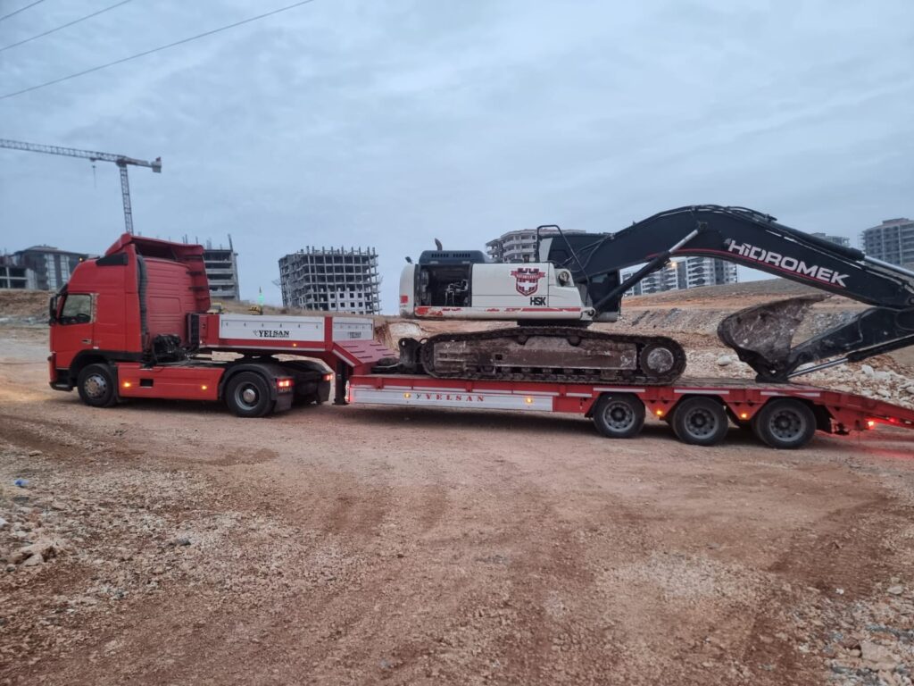 Lowbed Taşıma ile Gabari Dışı Taşıma Arasındaki Farklar – Gaziantep’te Hangi Taşıma Tipini Seçmelisiniz?